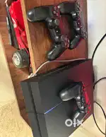 Ps4 standard 500gb with 3 controllers and Cds