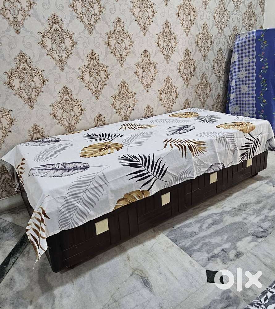 Double bed and single bed