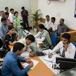 Job বিচাৰি আছে নেকি? অসমৰ প্ৰতিটো Axis বেঙ্কত recruitment চলি আছে