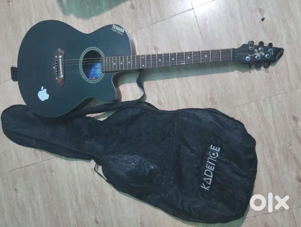 Yemaha 6 string classic guitar