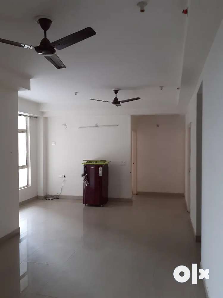 Flat for rent at excellent location- Gaur chowk, Noida Extension