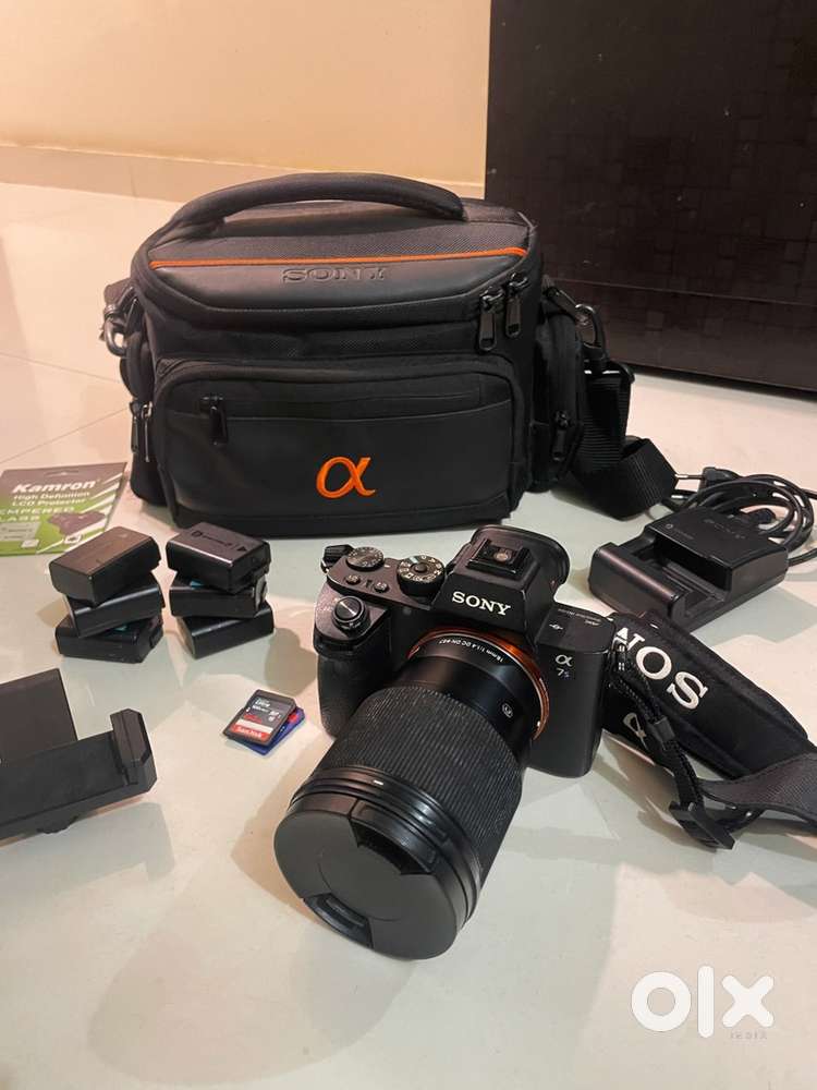 A7s2 with sigma 16mm 1.4 lens and 6 battery A7sii