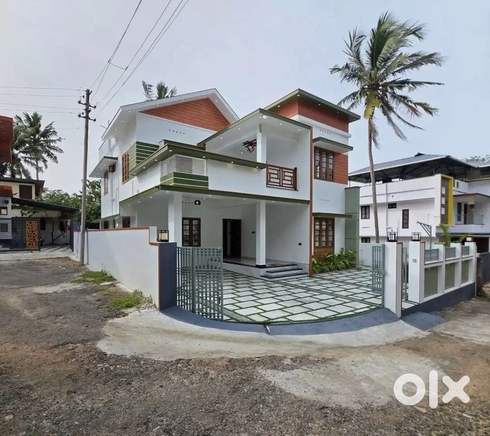 6CENT 4BHK REDBRICK HOUSE SREEKARIYAM NJANDOORKONAM