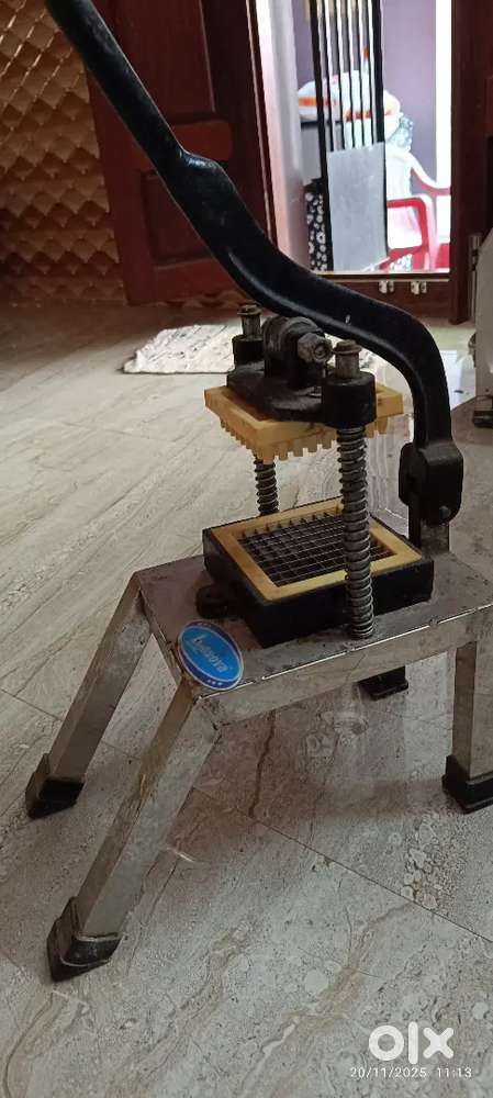 Potato french fries cutting machine