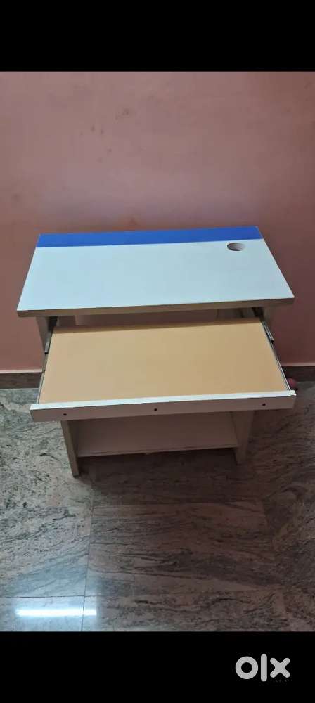 Computer table for sale. Can withstand 100kg weight