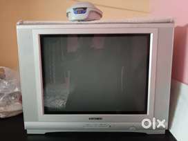 Color tv box type for sale for just 5000 with stabilizer