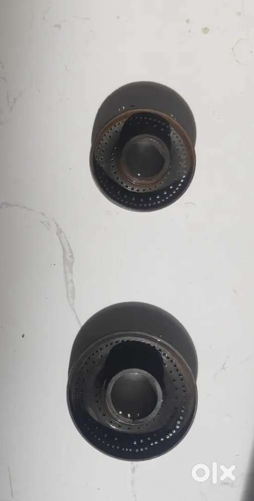 A pair of Gas burner of  brass and blade of kitchen fan rs 100