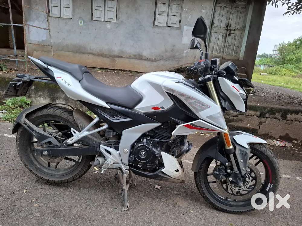 Bajaj palsar N160