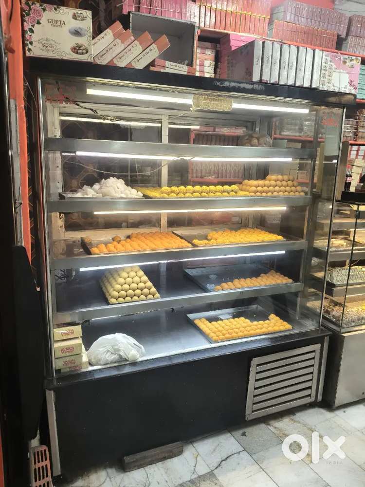 Sweet display counter