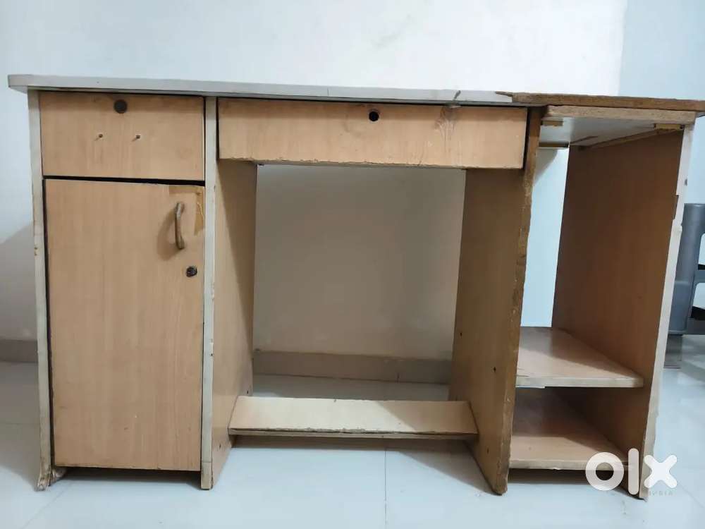 Computer table & Sofa (3+1+1)