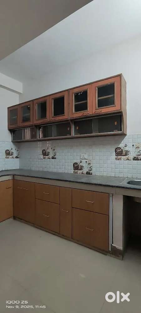 Ravi Properties 2 Bhk Flat For Rent In Appertment On Road DLW Apex .H.