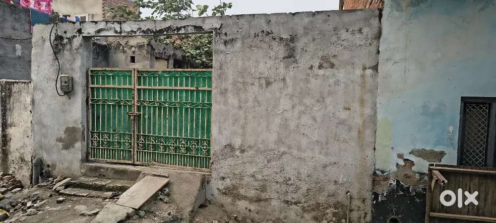20ft front 20ft rasta House for sale in Samar garden meerut 100gaj,35L