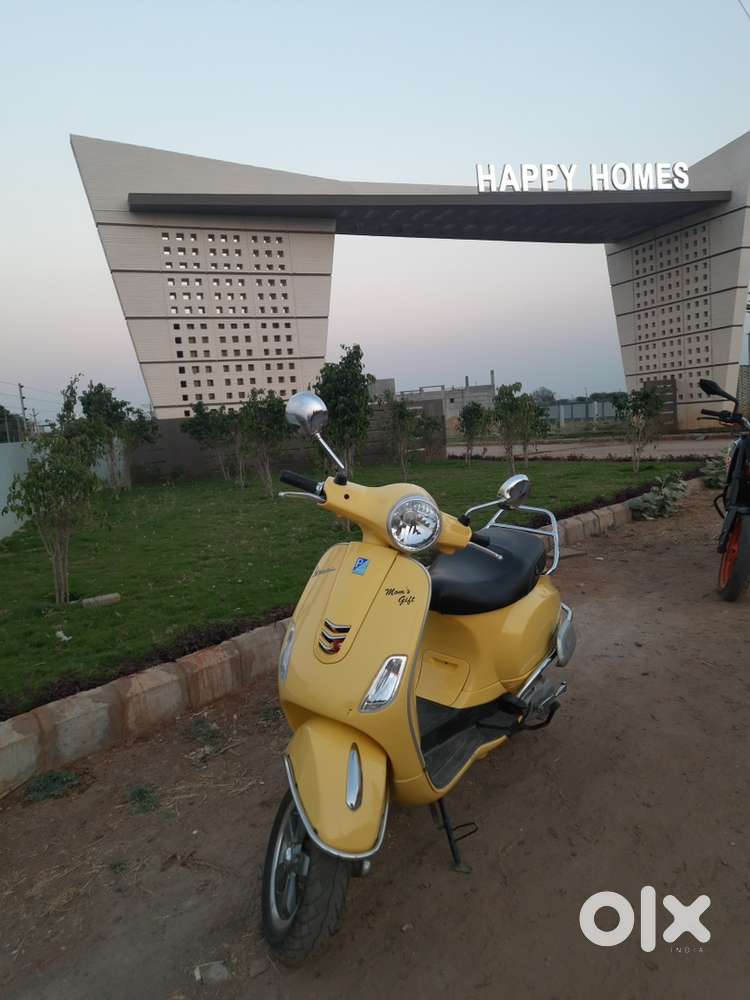 Vespa vxl 125 yellow colour