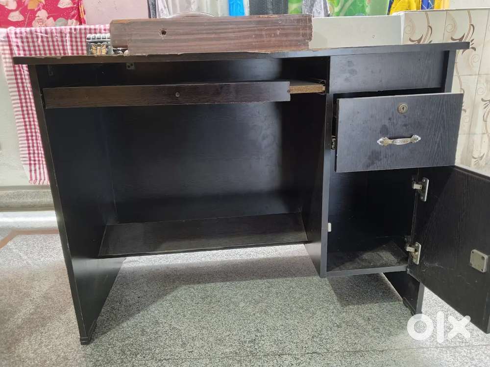 Laptop desk