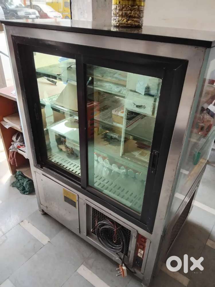 3ft Abid cake counter