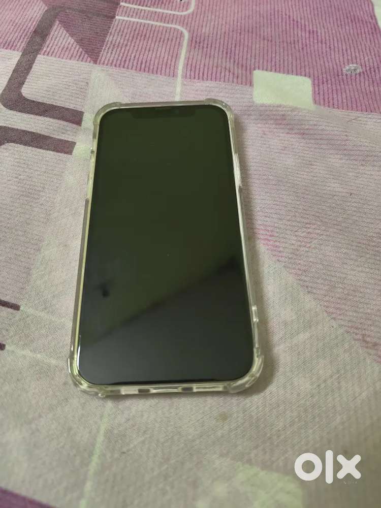 I phone 12 very neatly used look like new 75% battery 128 gb