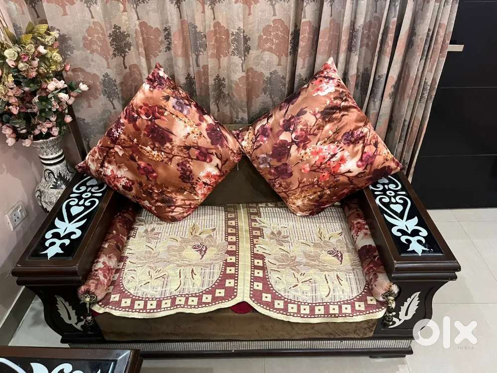 Sofa 7 seater and dinning table 4 seater