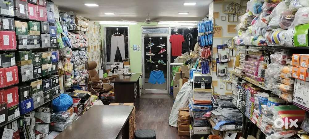 Sports dukaan me kaam karne ke liye sales person ki requirement hai