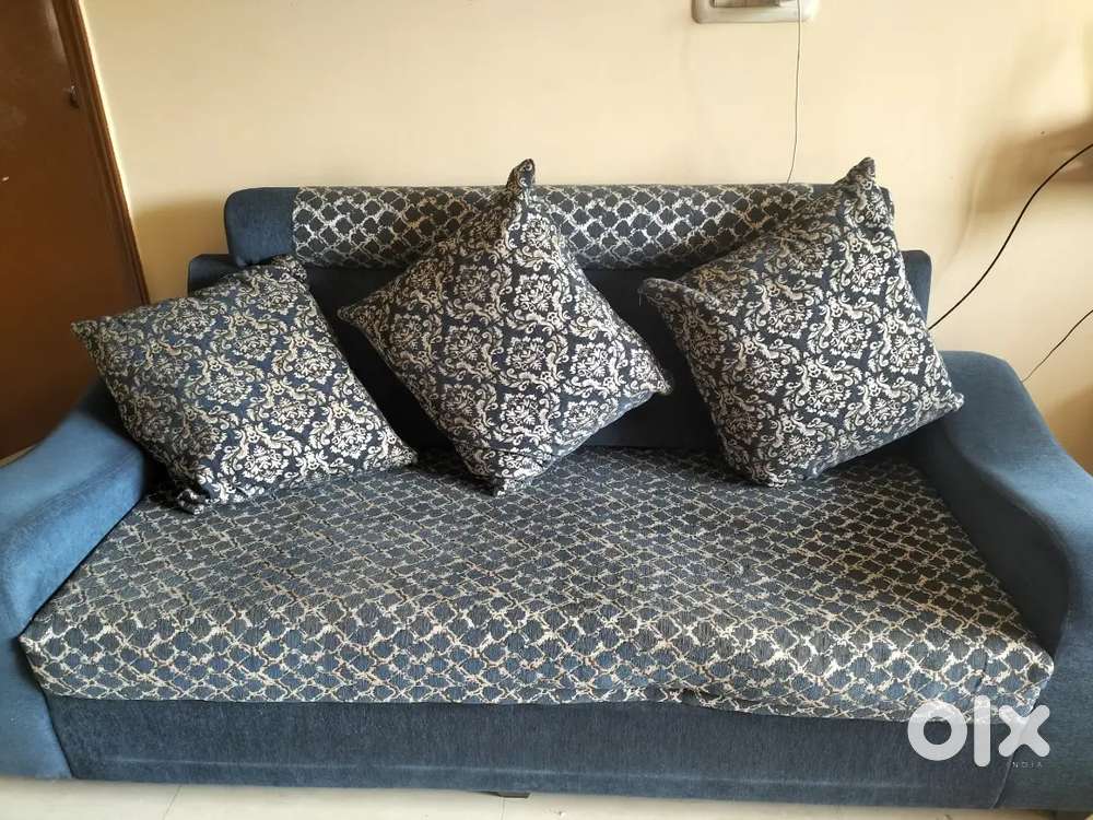 3 seater sofa with cusion no by