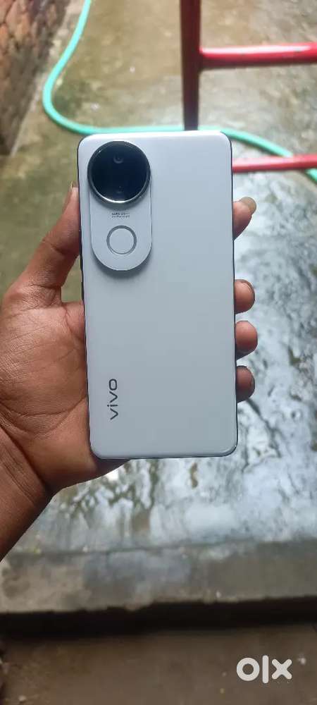 Vivo t4r 8 128 1 month old hai phone me koi problem nhi hai