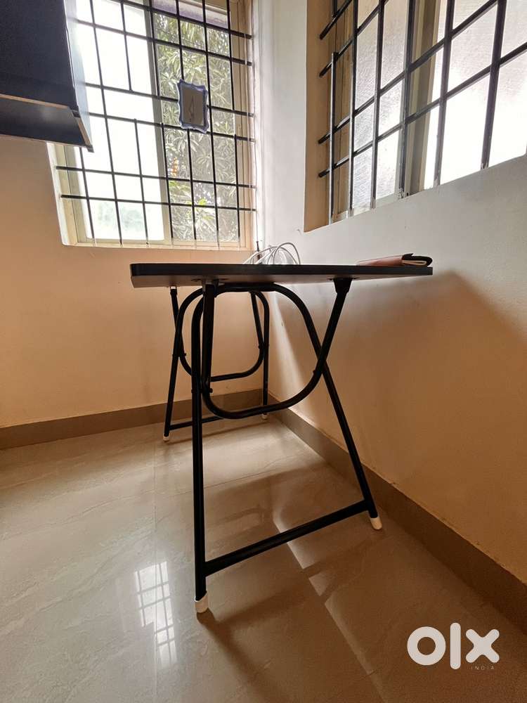 Laptop and Sturdy table in good condition