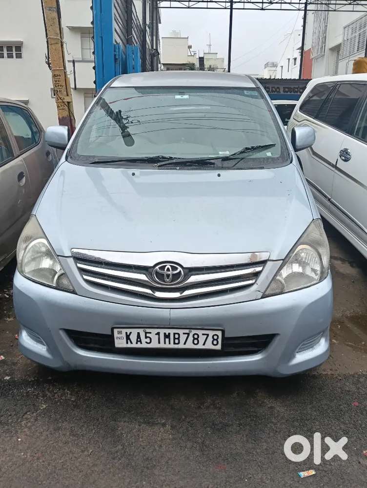 Innova 2.5g 8 seater with very good condition for sale