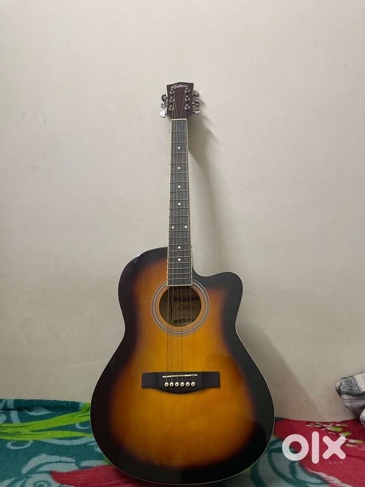 Rich tone acoustic guitar with bag