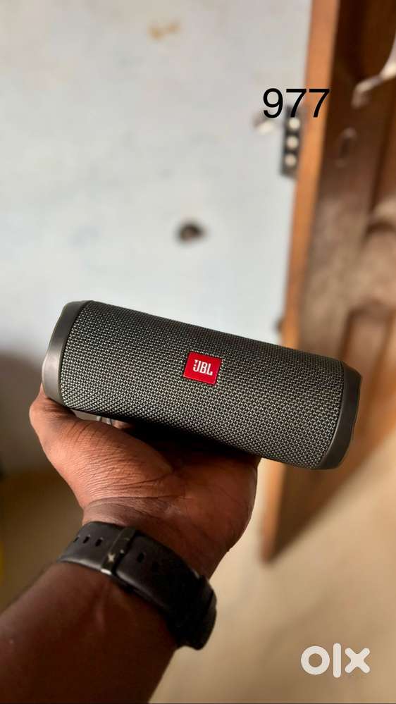 JBL Bluthooth speaker flip essential 2