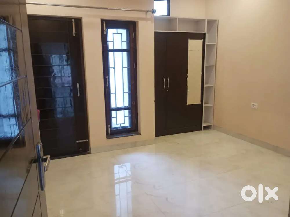 Entire 3 floors building for sale at Curzon road dalanwala