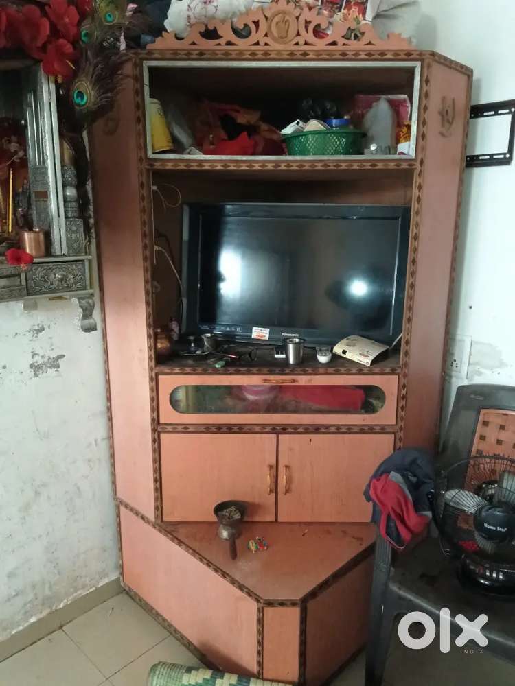 TV rakhne wala almari