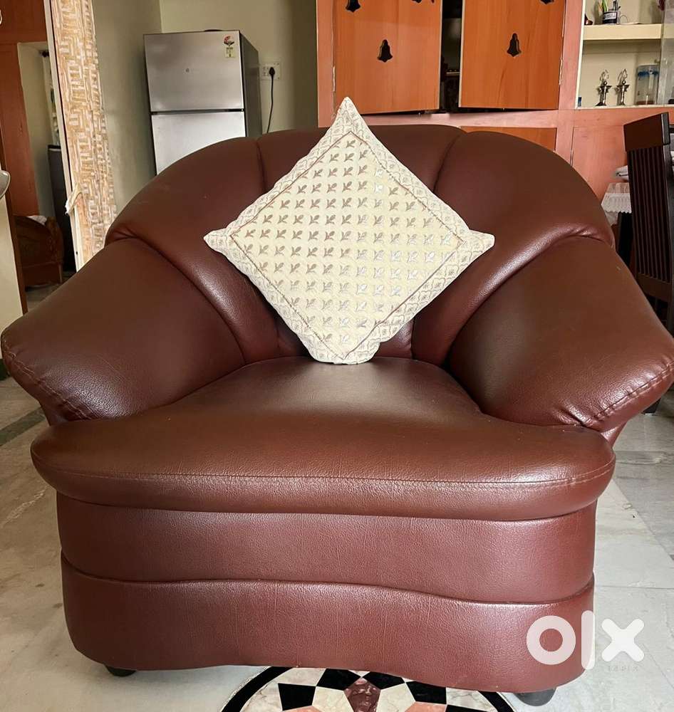 Damro 5-Seater Sofa Set – Good Condition
