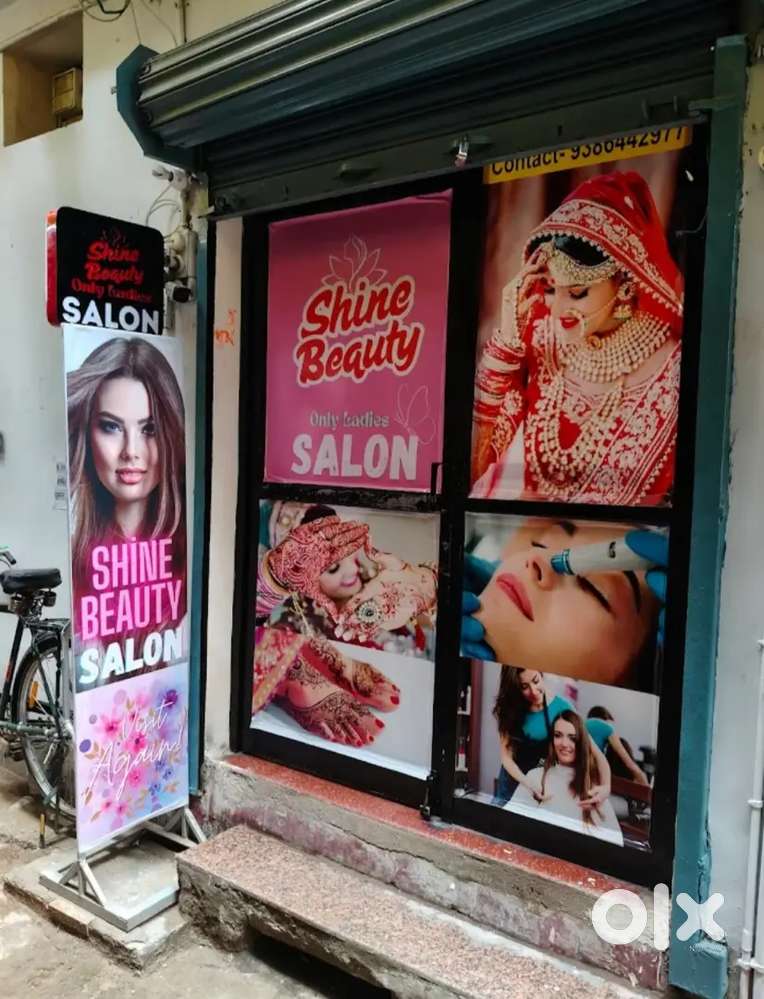 Ladies Beautician Makeup Artist