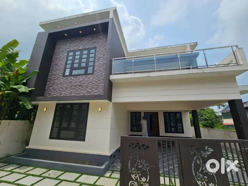 Aluva Rajagiri hospital 6cent house for sale