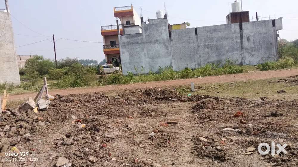 Location karond chaurahe se 2 kilometer ki duri per jivandan hospital