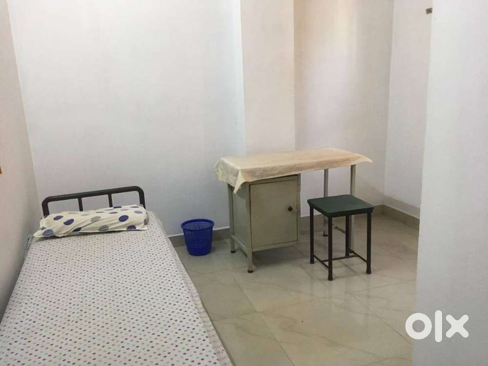 Room for Weekly / Monthly : vyttila AC/ NON AC /Gents only.