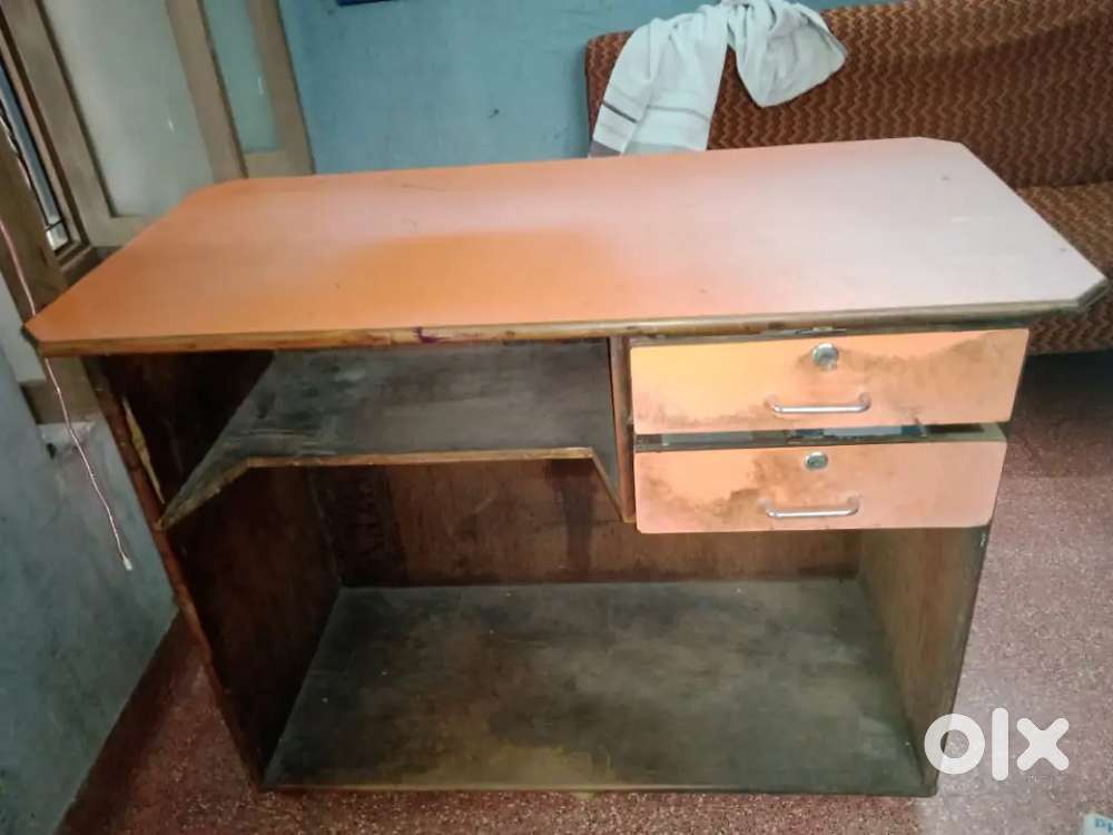 Cash box+ computer table