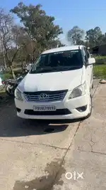 Toyota Innova Hycross 2012