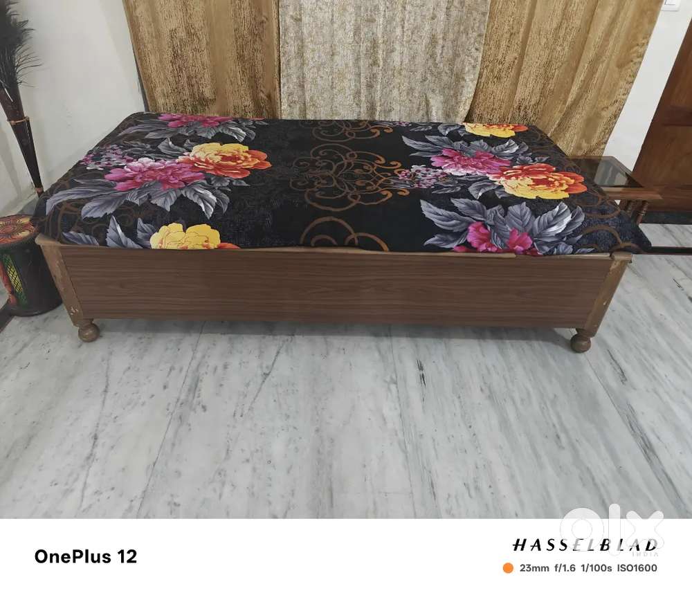 Diwan with mattress
