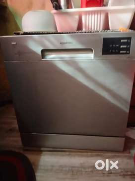 Dishwasher (amazon basics) rarely used 4month old.