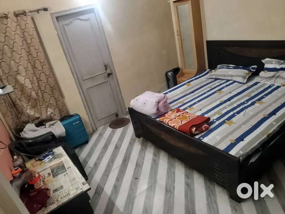 Good Roomamte Required