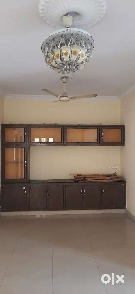 Excellent Flat for Rent/Sale at prime locatin,Job Relocating State