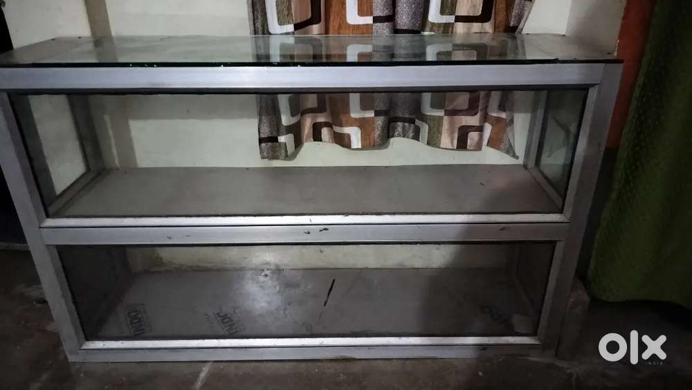 5 by, 2 fit... Ka Aluminum counter kisi ko lena ho toh sampark kare...