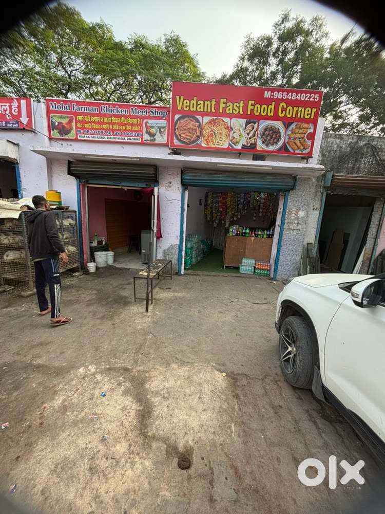 Chicken snacks counter near wine shop