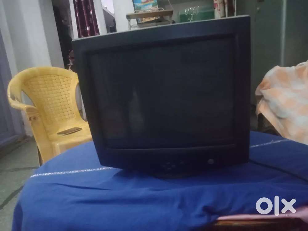 Old monitor and Old HP Compaq CPU. VGA Cable supports
