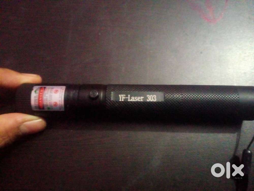 It is a green laser pointer i and it's model is yf laser 303
