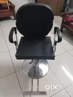 Salon chair