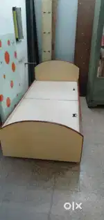 Single Bed & Divaan