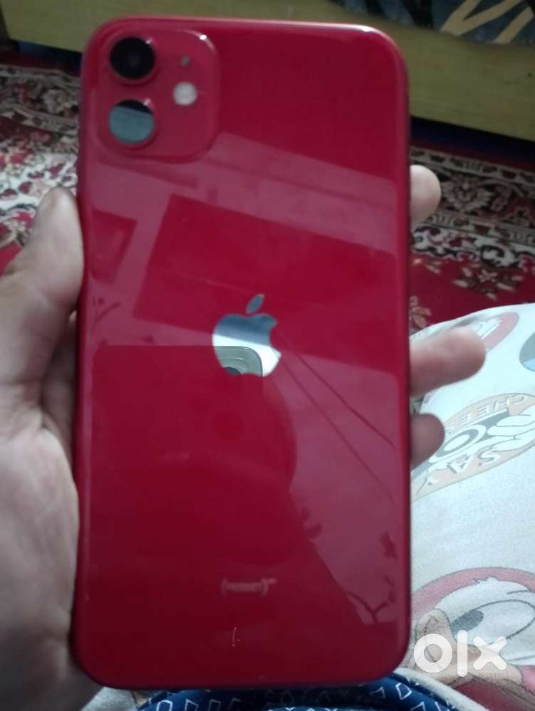 Iphone 11 storage (4-64 gb) in red colour battery 84%