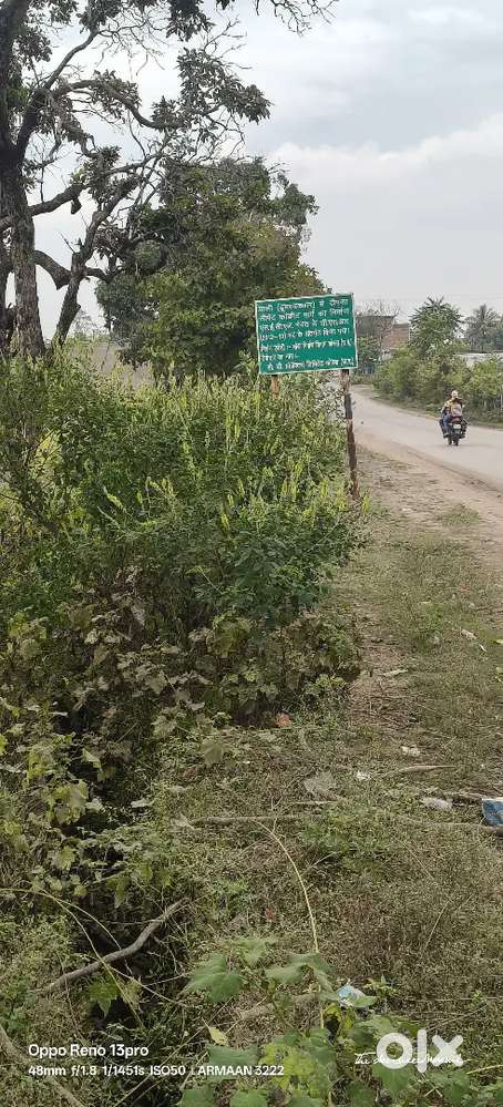 Dipka jhabar men road se laga hua jamin bechana hai suzuki maruti pass