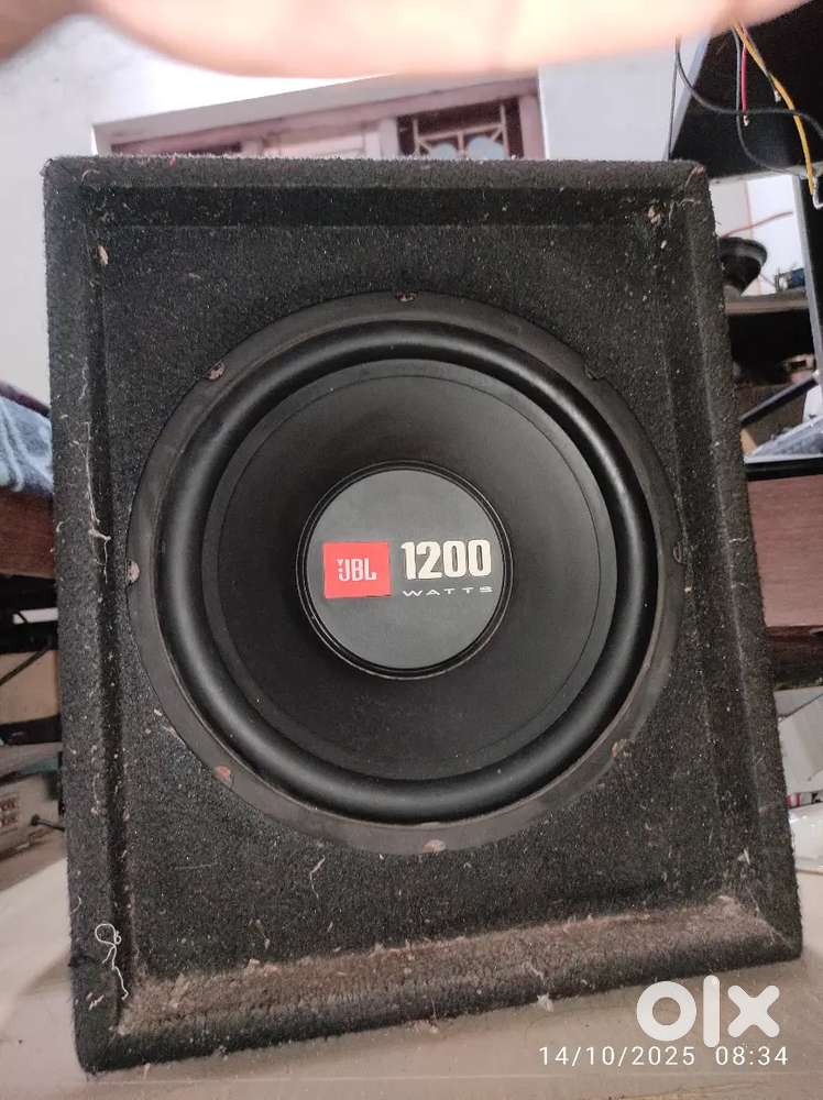 JBL 1200W SUB WOOFER ORIGINAL 
1 YEAR OLD WITH BOX